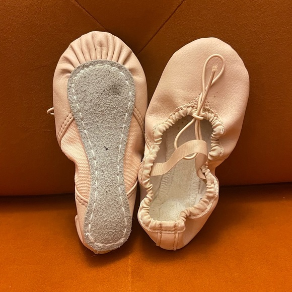 Ballet Shoes, Pink Leather Ballet Shoes, Toddler Size 9 - Picture 6 of 7